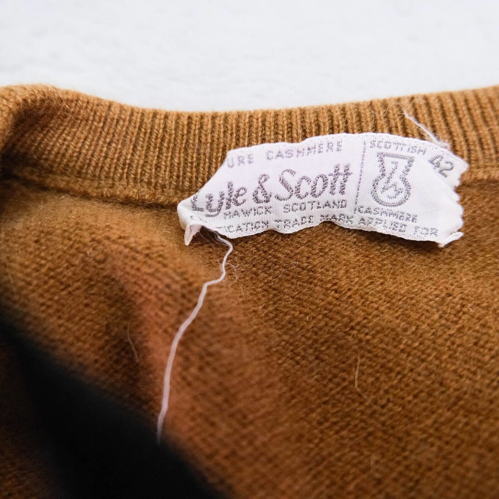 Vintage Lyle & Scott Mens Sweater M/L Scotland Cashmere V-Neck Size Beige 90s - Picture 6 of 9